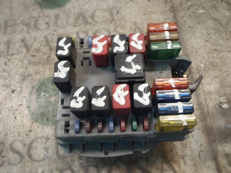 Recambio de caja reles / fusibles para fiat punto berlina (188) 1.3 16v multijet feel referencia OEM IAM 46835603 51744896 
