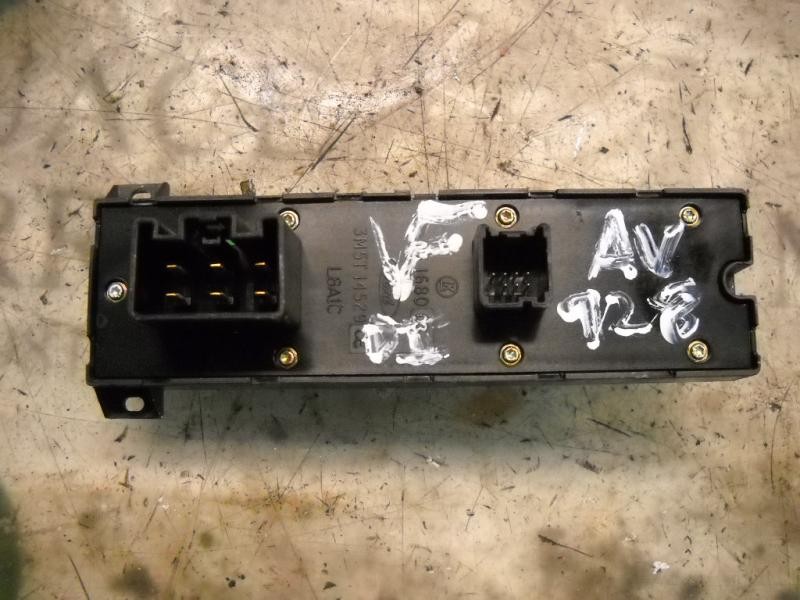 Recambio de mando elevalunas delantero izquierdo para ford focus berlina (cap) ghia referencia OEM IAM   