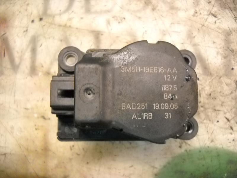 Recambio de motor apertura trampillas climatizador para ford focus berlina (cap) ghia referencia OEM IAM   