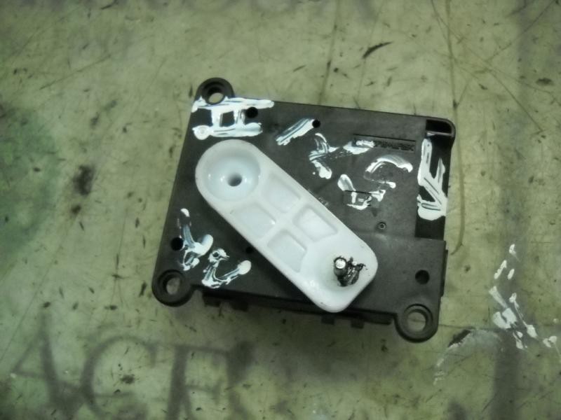 Recambio de motor apertura trampillas climatizador para kia carens (un) 2.0 crdi referencia OEM IAM 971251D000  