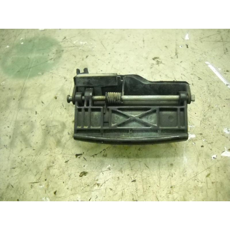 Recambio de maneta porton para hyundai getz (tb) 1.1 gl referencia OEM IAM 817201C000  