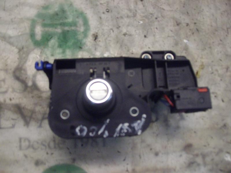 Recambio de maneta porton para opel corsa c sport referencia OEM IAM   