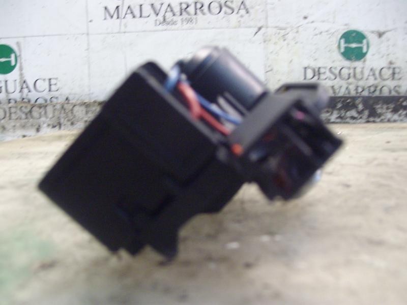 Recambio de maneta porton para opel corsa c sport referencia OEM IAM   