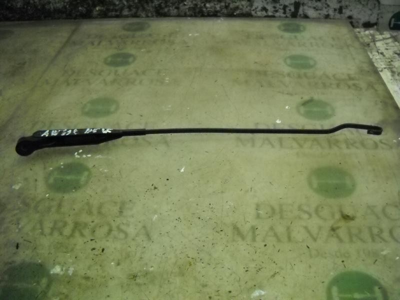 Recambio de brazo limpia delantero derecho para opel corsa c elegance referencia OEM IAM   