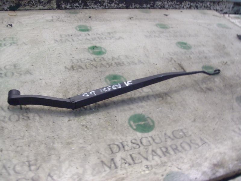 Recambio de brazo limpia delantero derecho para kia carens (un) 2.0 crdi referencia OEM IAM 983201D000  