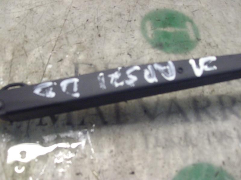 Recambio de brazo limpia delantero derecho para kia carens (un) 2.0 crdi referencia OEM IAM 983201D000  