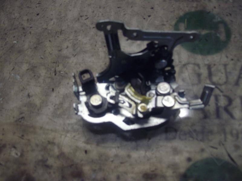 Recambio de cerradura puerta trasera izquierda para kia carens (un) 2.0 crdi referencia OEM IAM 814101D010  