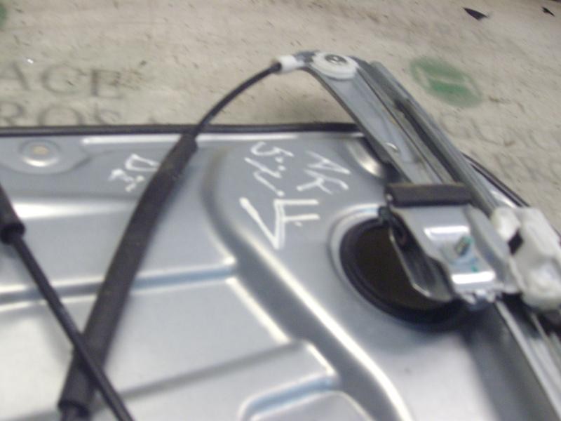 Recambio de elevalunas delantero izquierdo para kia carens (un) 2.0 crdi referencia OEM IAM 824011D010  