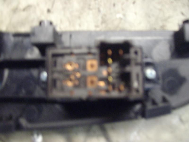 Recambio de mando elevalunas trasero derecho para kia carens (un) 2.0 crdi referencia OEM IAM 935801D5013W  