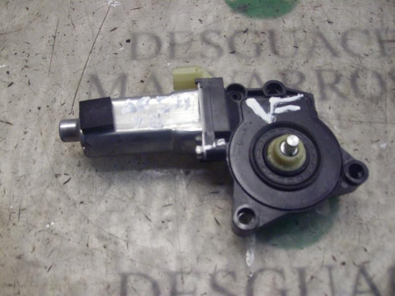 Recambio de motor elevalunas trasero derecho para kia carens (un) 2.0 crdi referencia OEM IAM 834601D000  