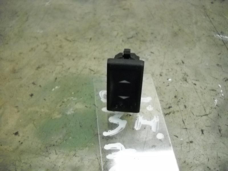 Recambio de mando elevalunas trasero izquierdo para ford mondeo berlina (ge) ambiente referencia OEM IAM   