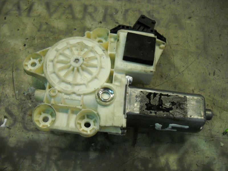 Recambio de motor elevalunas delantero derecho para opel vectra c berlina sport referencia OEM IAM   