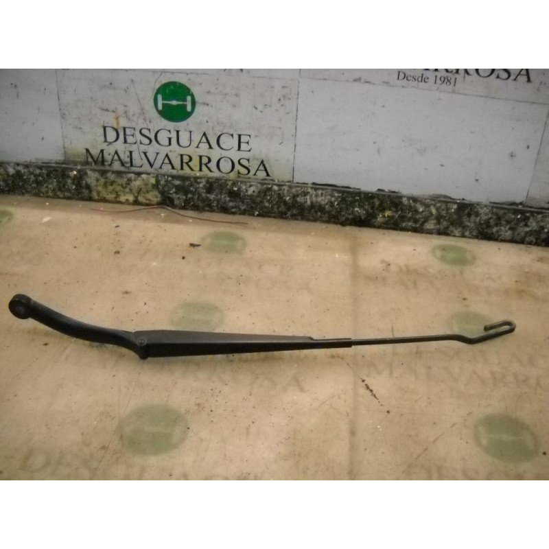 Recambio de brazo limpia delantero derecho para peugeot 307 (s1) xr referencia OEM IAM   