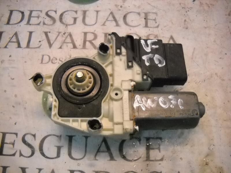 Recambio de motor elevalunas trasero derecho para volkswagen golf iv berlina (1j1) highline referencia OEM IAM   