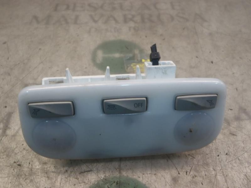 Recambio de piloto interior para renault megane iii berlina 5 p expression referencia OEM IAM 264300008R  