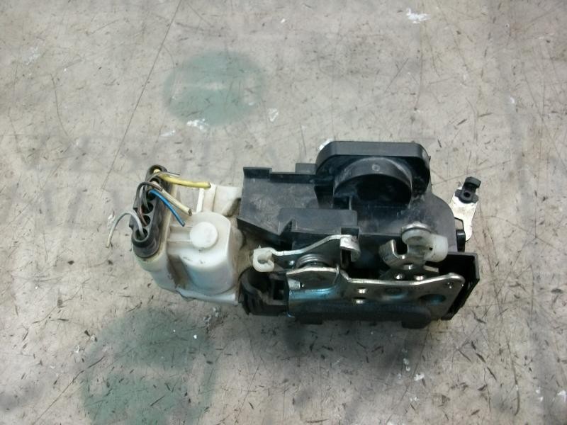 Recambio de cerradura puerta delantera derecha para fiat punto berlina (188) 1.9 d (i) referencia OEM IAM   