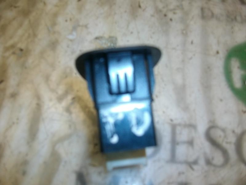 Recambio de mando elevalunas trasero derecho para hyundai accent (lc) crdi gl referencia OEM IAM 9358025015PK 621W04620 621W0462