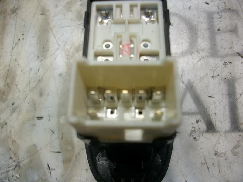 Recambio de mando elevalunas trasero izquierdo para hyundai accent (lc) crdi gl referencia OEM IAM 9358025015PK 621W04620 621W04