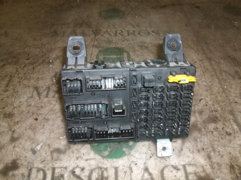 Recambio de caja reles / fusibles para hyundai getz (tb) 1.1 básico referencia OEM IAM 911981C020 AK520205434D AK520205434D