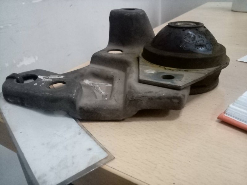 Recambio de soporte motor derecho para lancia lancia y 1.2 8v vanity referencia OEM IAM   