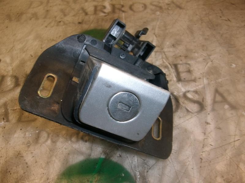 Recambio de maneta porton para opel vectra b berlina elegance referencia OEM IAM   
