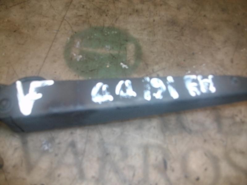 Recambio de brazo limpia delantero derecho para kia carens 2.0 crdi ex monovolumen referencia OEM IAM   