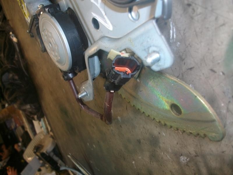 Recambio de elevalunas trasero derecho para kia carens 2.0 crdi ex monovolumen referencia OEM IAM   