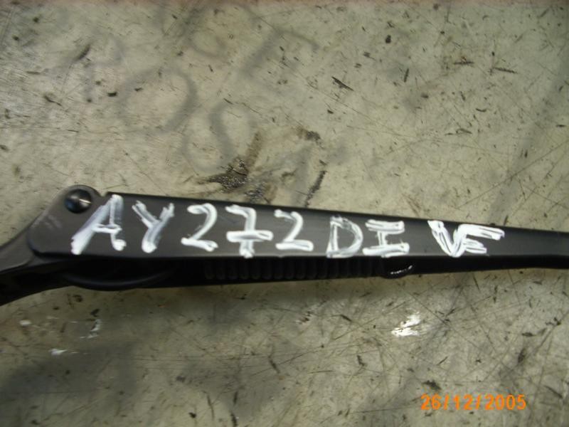 Recambio de brazo limpia delantero izquierdo para volkswagen passat berlina (3b2) comfortline referencia OEM IAM   