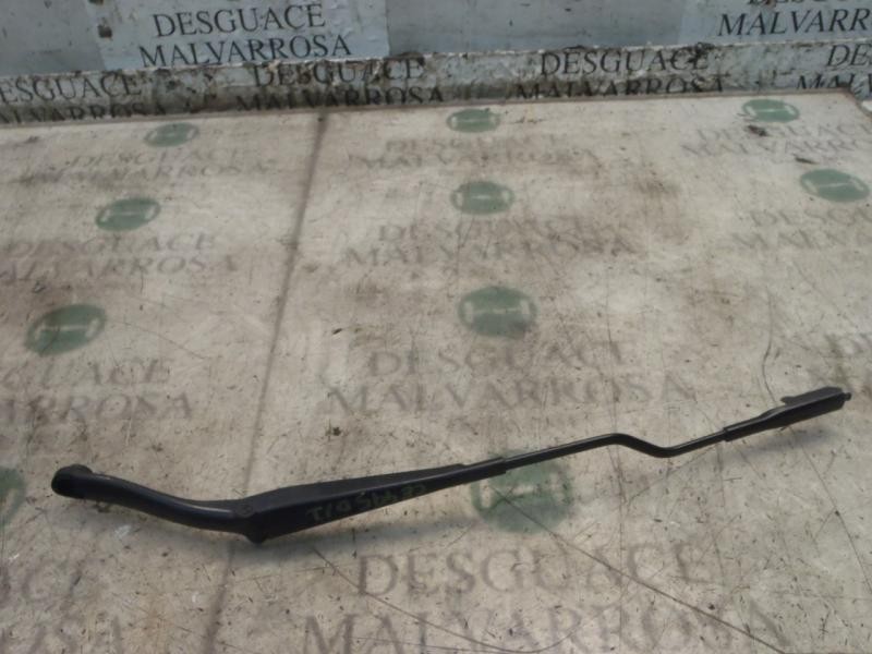 Recambio de brazo limpia delantero izquierdo para fiat linea (110) activa (110.0/111.0) referencia OEM IAM 51701422  