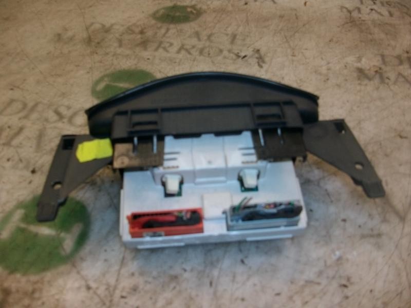 Recambio de mando multifuncion para renault clio ii fase ii (b/cb0) base authentique referencia OEM IAM   