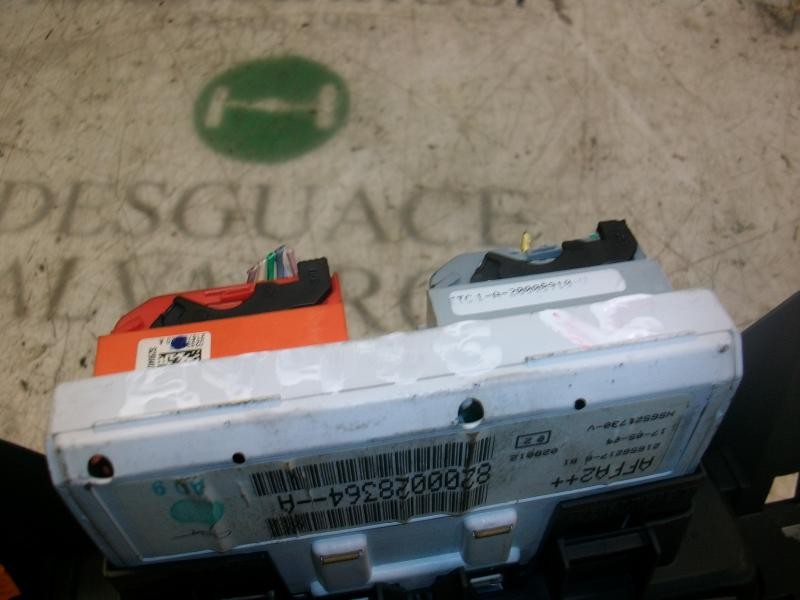 Recambio de mando multifuncion para renault clio ii fase ii (b/cb0) base authentique referencia OEM IAM   