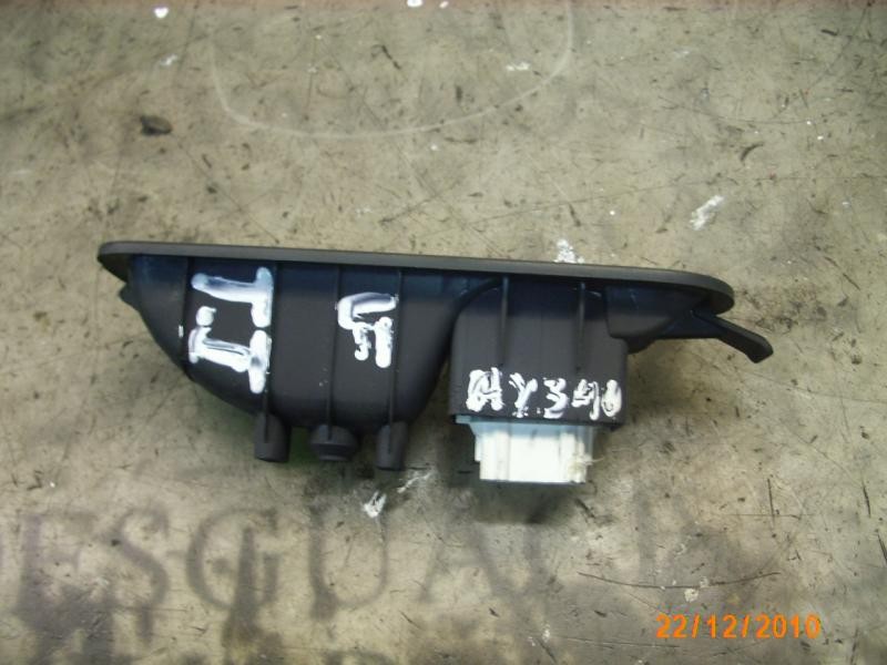 Recambio de mando elevalunas trasero izquierdo para renault scenic ii confort dynamique referencia OEM IAM   