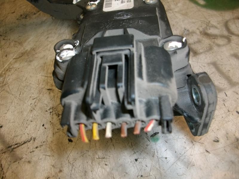 Recambio de potenciometro pedal para ford fiesta (cbk) ghia referencia OEM IAM   