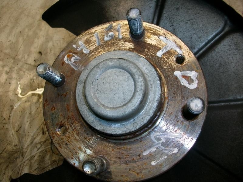 Recambio de mangueta trasera derecha para kia carens 2.0 crdi ex monovolumen referencia OEM IAM   