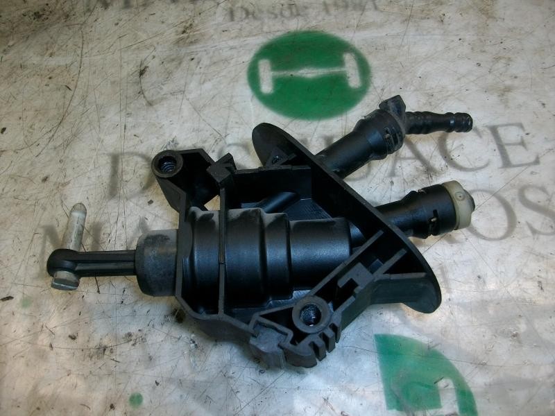 Recambio de bomba embrague para ford fiesta (cbk) ghia referencia OEM IAM   