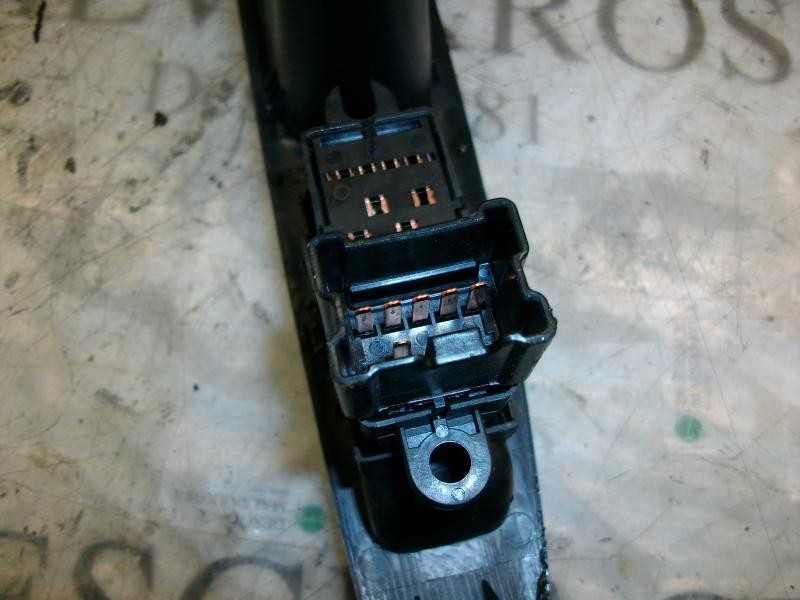 Recambio de mando elevalunas trasero izquierdo para nissan qashqai (j10) acenta referencia OEM IAM   