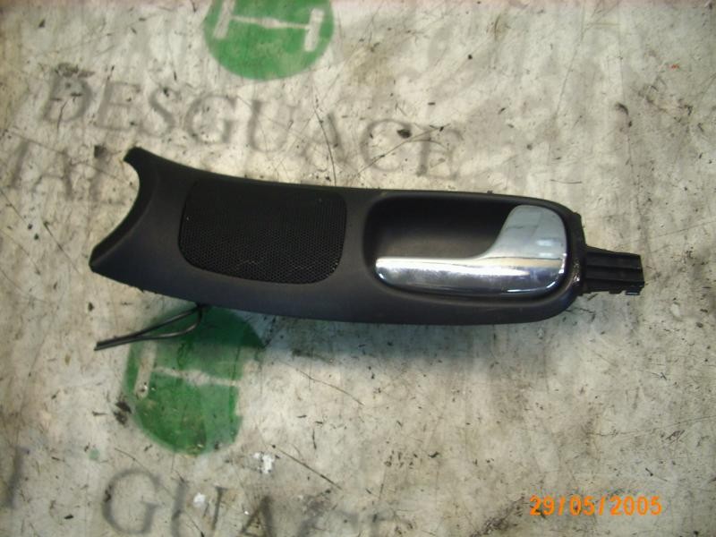 Recambio de maneta interior delantera derecha para audi a4 berlina (b5) 1.8 referencia OEM IAM 8D1837020  