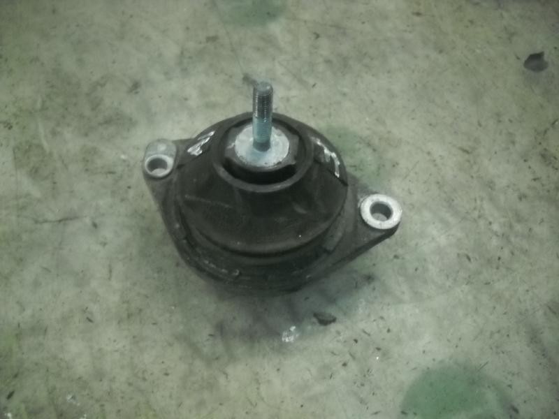 Recambio de soporte motor derecho para audi 80 avant 2.3 referencia OEM IAM   