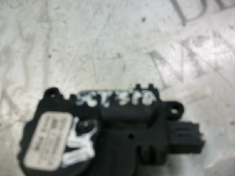 Recambio de motor apertura trampillas climatizador para ford fiesta (cbk) ghia referencia OEM IAM   