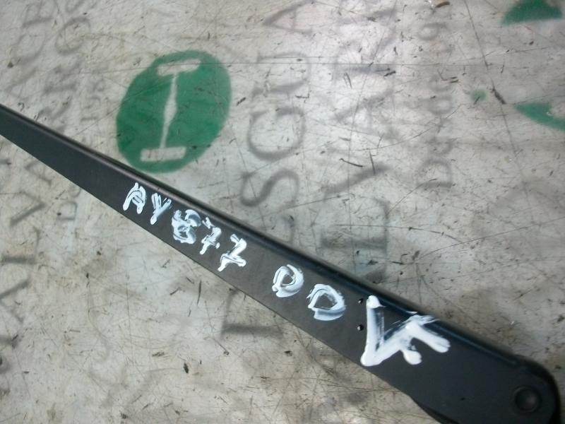 Recambio de brazo limpia delantero derecho para ford fiesta (cbk) ghia referencia OEM IAM   