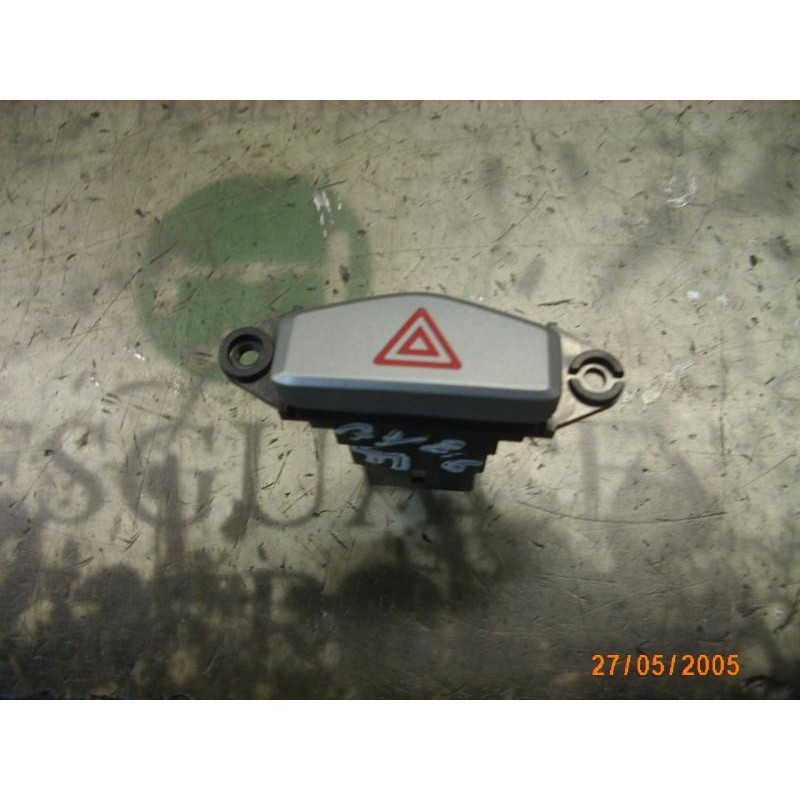 Recambio de warning para kia carens 2.0 crdi ex monovolumen referencia OEM IAM 0K2FB664H0 864W0140 864W0140