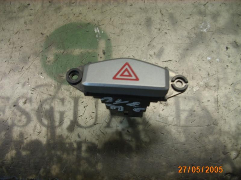 Recambio de warning para kia carens 2.0 crdi ex monovolumen referencia OEM IAM 0K2FB664H0 864W0140 864W0140