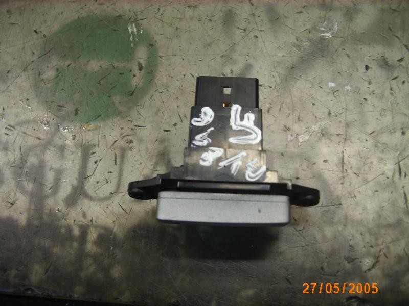 Recambio de warning para kia carens 2.0 crdi ex monovolumen referencia OEM IAM 0K2FB664H0 864W0140 864W0140