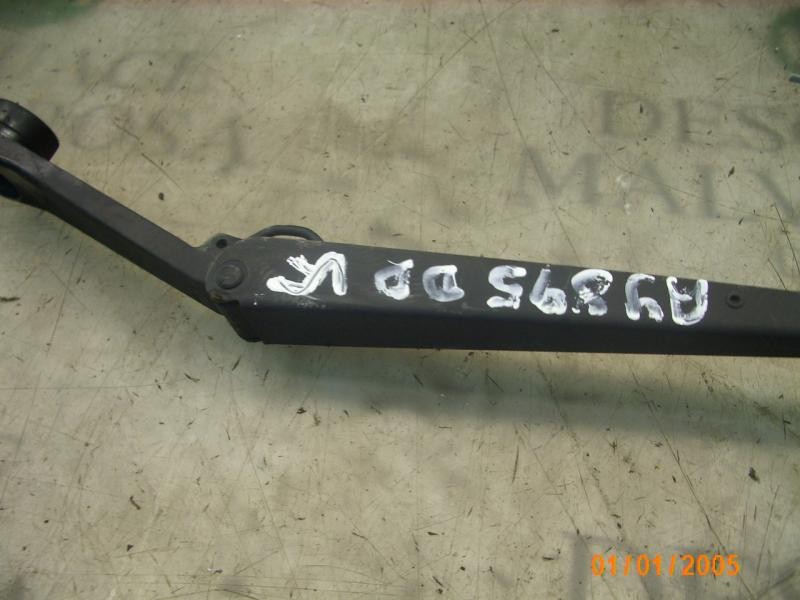 Recambio de brazo limpia delantero derecho para kia carens 2.0 crdi ex monovolumen referencia OEM IAM 0K2FB67321  