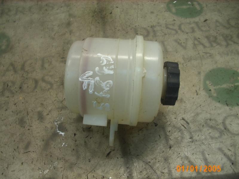 Recambio de deposito servo para kia carens 2.0 crdi ex monovolumen referencia OEM IAM 0K2KB3269XA  