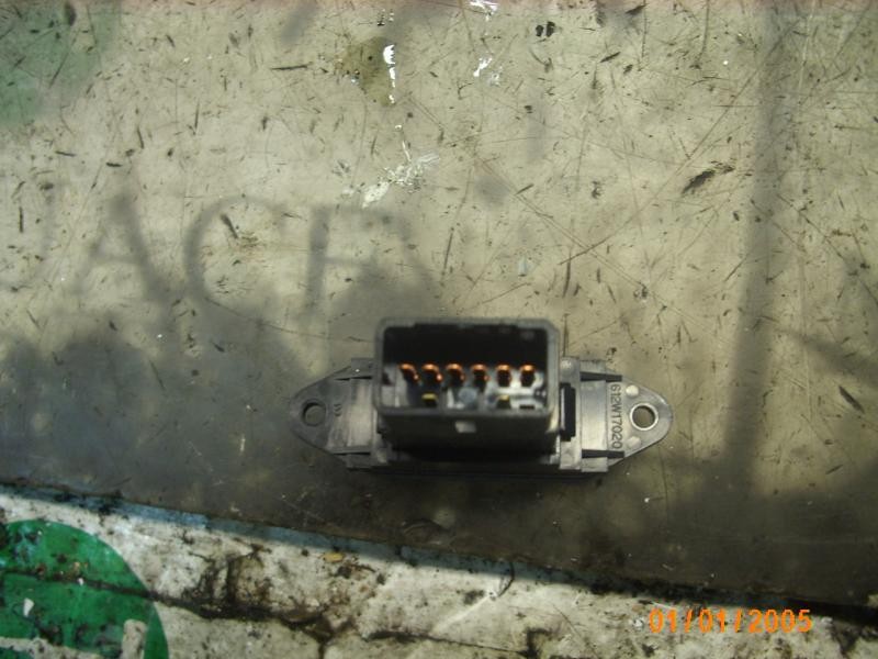 Recambio de warning para kia carens 2.0 crdi ex monovolumen referencia OEM IAM 0K2FB664H0 864W0140 864W0140