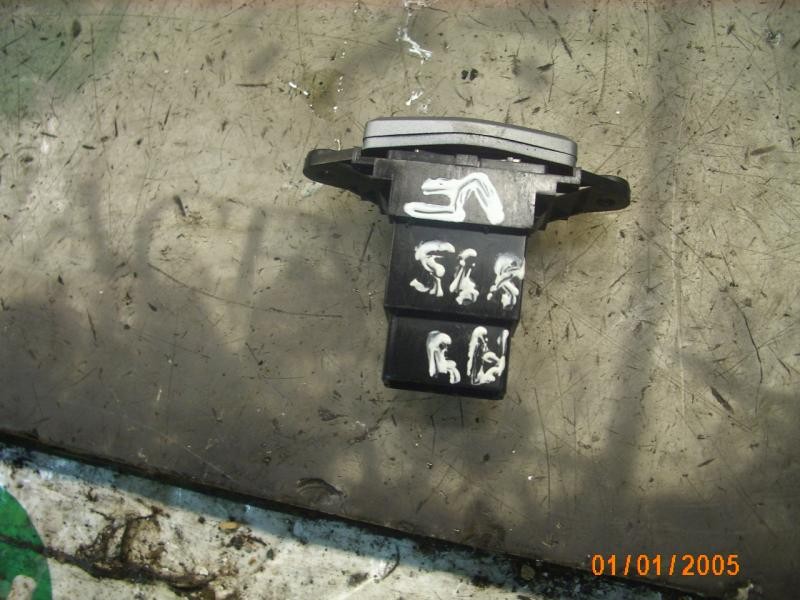 Recambio de warning para kia carens 2.0 crdi ex monovolumen referencia OEM IAM 0K2FB664H0 864W0140 864W0140