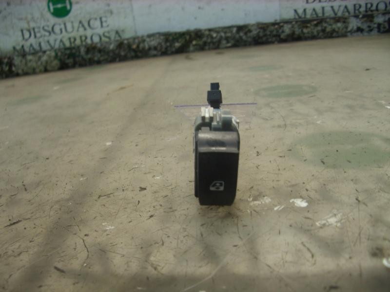 Recambio de mando elevalunas trasero derecho para renault megane ii berlina 5p confort dynamique referencia OEM IAM   