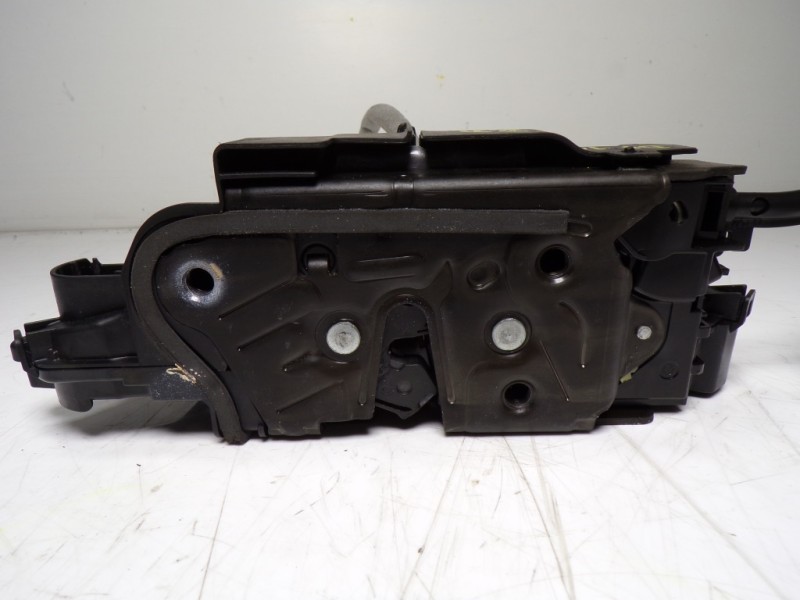 Recambio de cerradura puerta delantera derecha para audi a1 sportback (gba) 1.0 tfsi referencia OEM IAM 5TC837016B 5TC837016B 