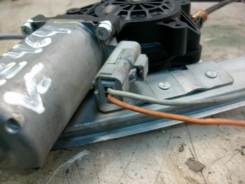 Recambio de elevalunas delantero izquierdo para peugeot 206 berlina 1.4 hdi referencia OEM IAM   